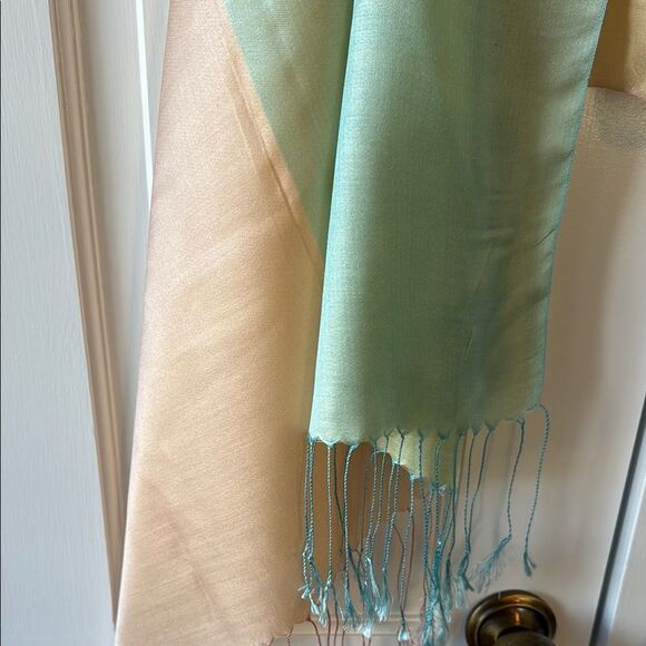 NWOT ITALIAN SILK ELEGANT OMBRE COLORBLOCK SHAWL WRAP SCARF AQUA CREAM - Picture 3 of 12